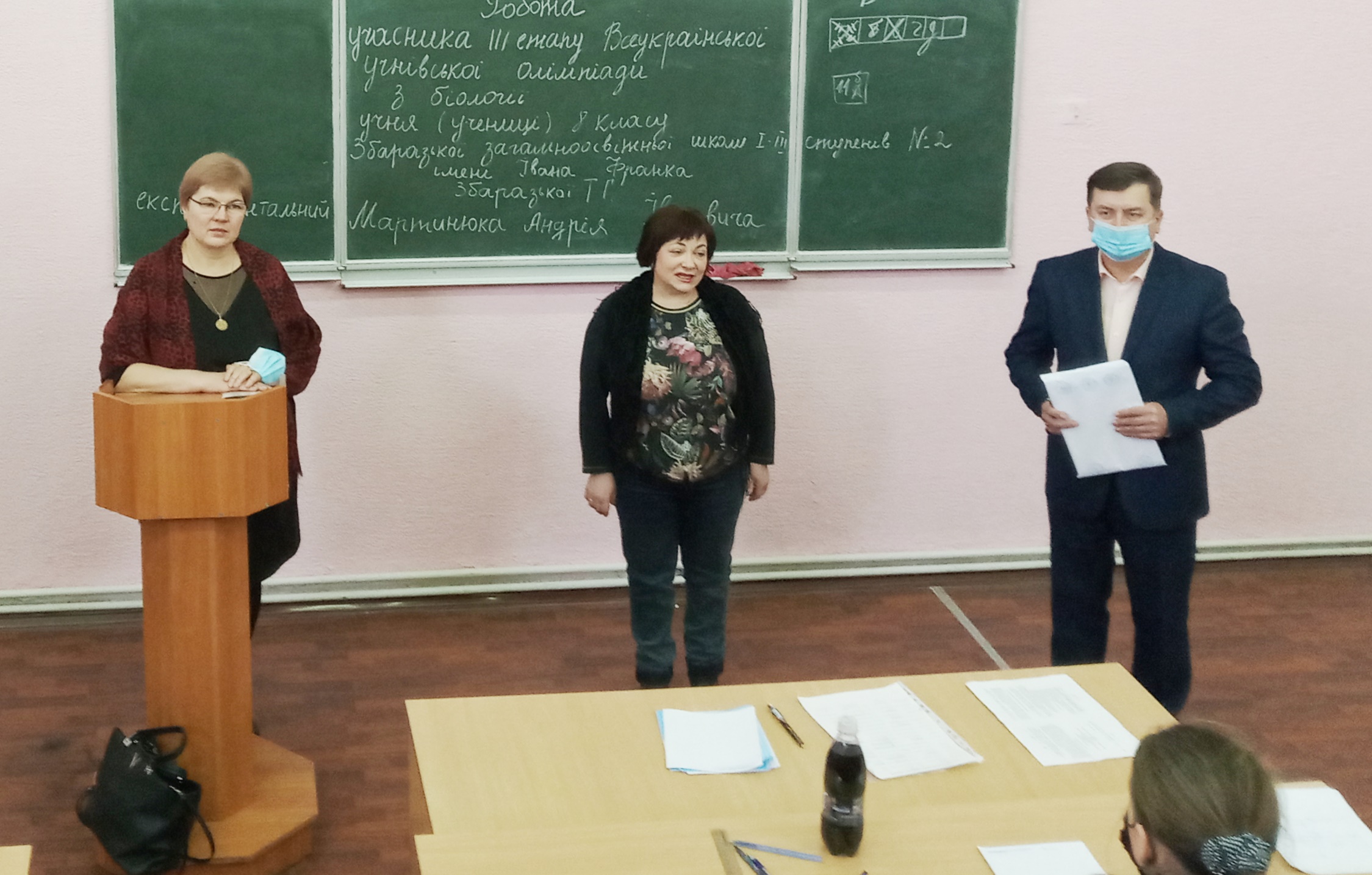 Представники хіміко-біологічного факультету ТНПУ інформуюють школярів про особливості навчання на факультеті